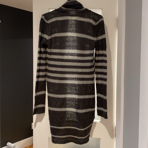 Ardene soft sweater. Dark and light grey. Shoulder to length in the back 35 in - Picture 3 of 5